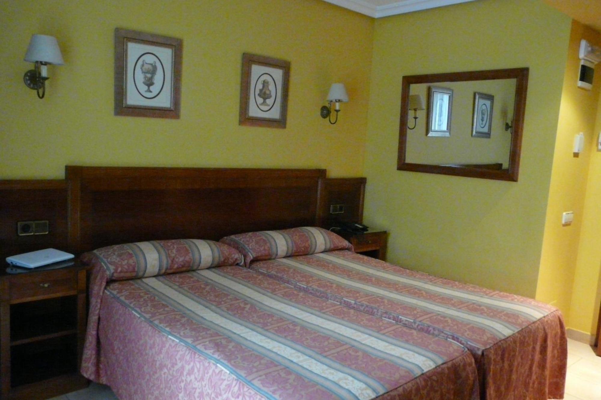 Hotel Idh Angel à Oviede Extérieur photo